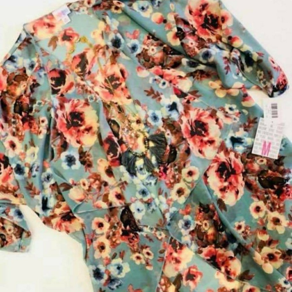 Lularoe Shirley size SMALL